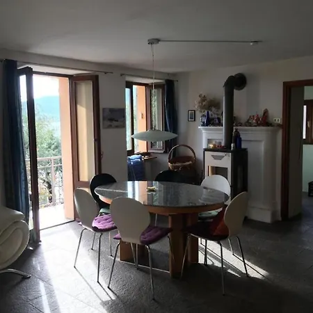 Dom wakacyjny Das Alte Fischerhaus Am See Oggebbio